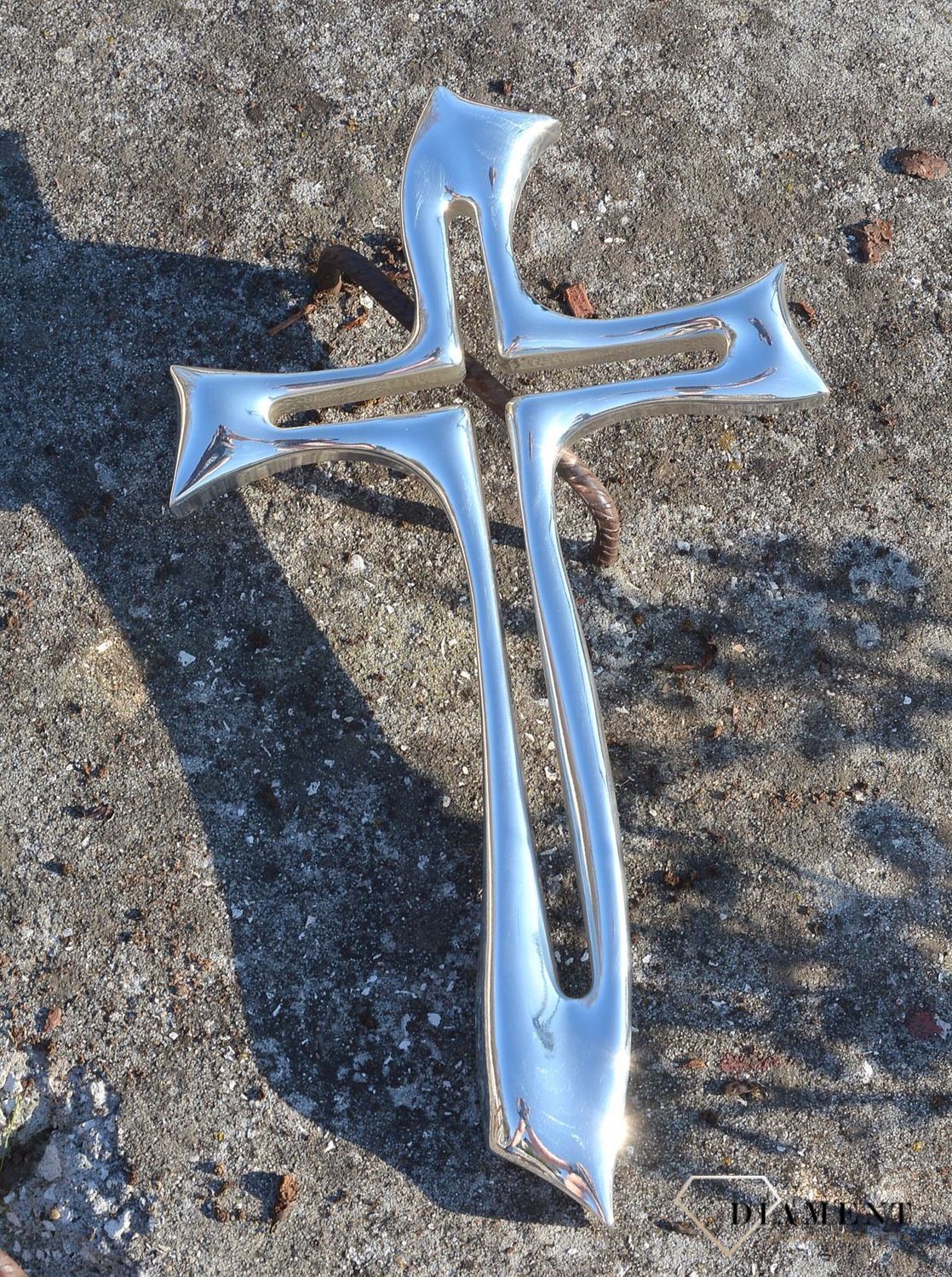 Nowoczesny srebrny krzyż na ścianę VR 17850.jpg